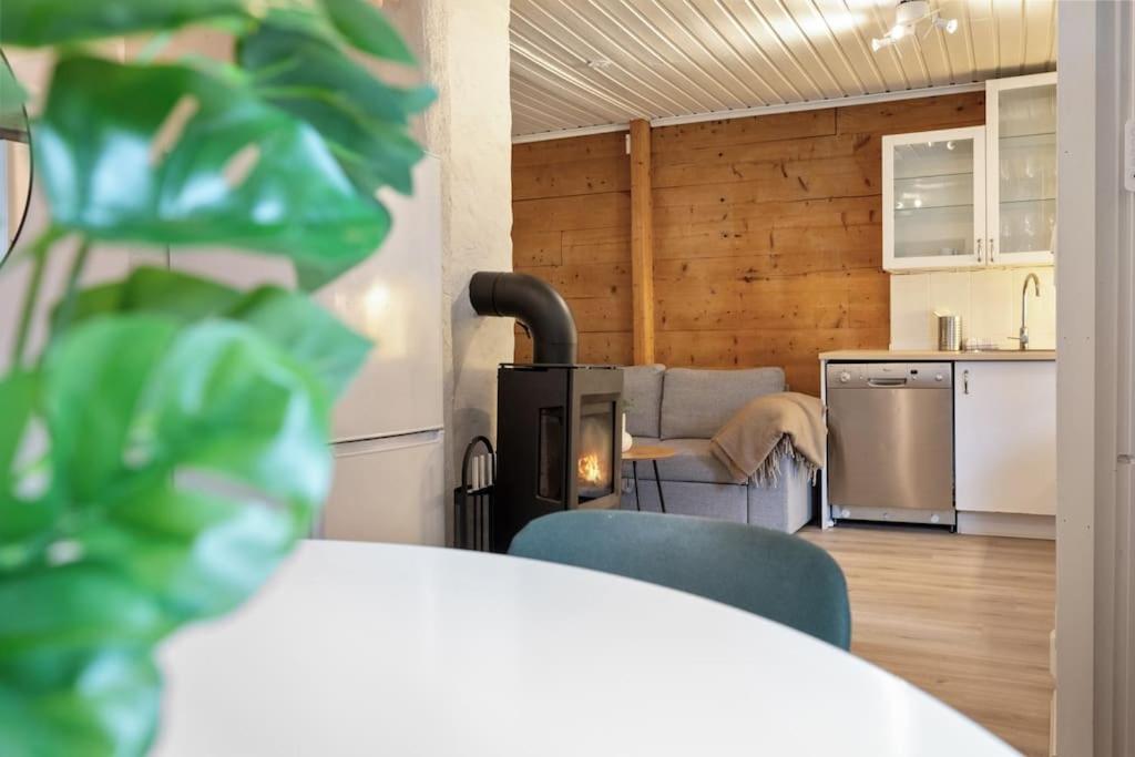 Central Apartment With Balcony, Self-Check In & Private Entrance Берген Екстериор снимка