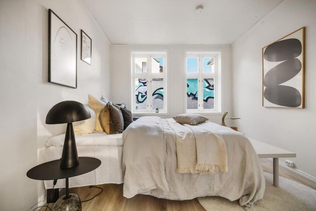 Central Apartment With Balcony, Self-Check In & Private Entrance Берген Екстериор снимка