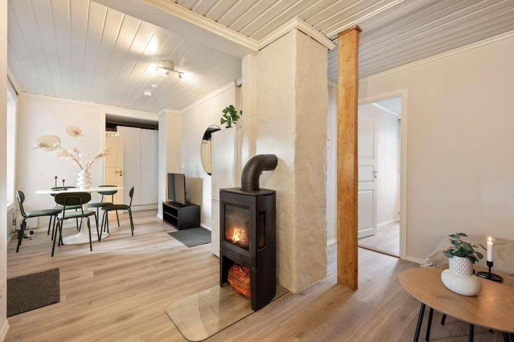 Central Apartment With Balcony, Self-Check In & Private Entrance Берген Екстериор снимка